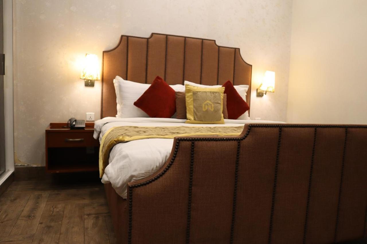 Hayyat Luxury Hotel Suites 라호르 외부 사진