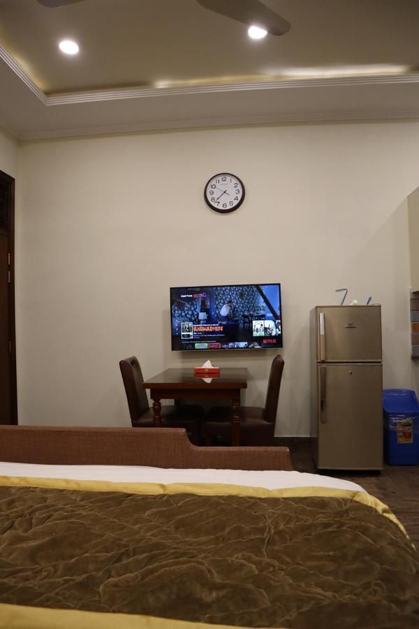 Hayyat Luxury Hotel Suites 라호르 외부 사진