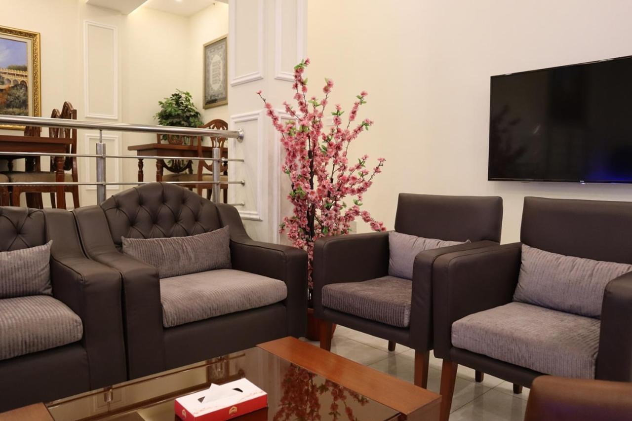 Hayyat Luxury Hotel Suites 라호르 외부 사진