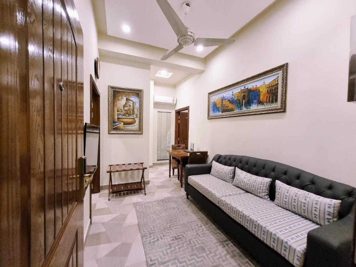 Hayyat Luxury Hotel Suites 라호르 외부 사진