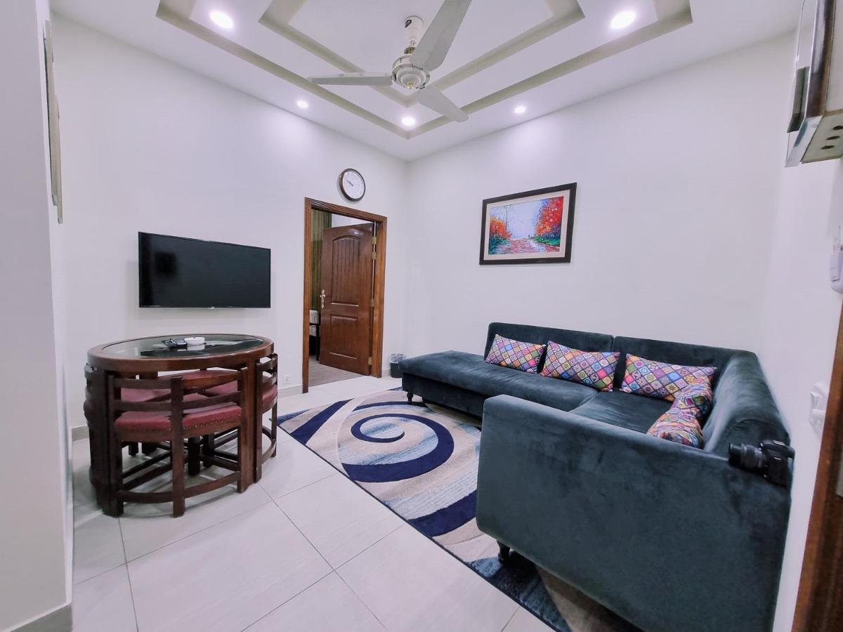 Hayyat Luxury Hotel Suites 라호르 외부 사진