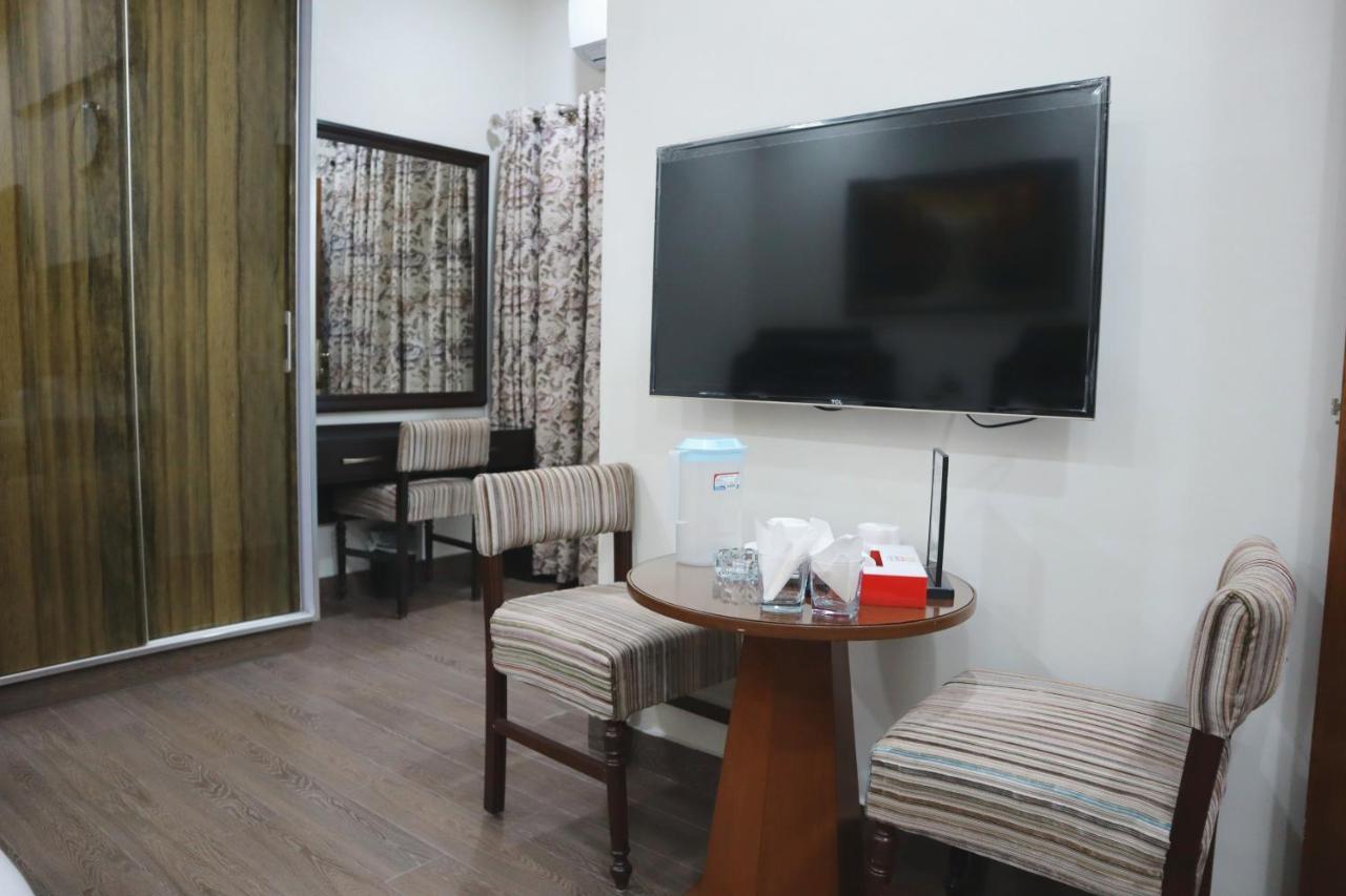 Hayyat Luxury Hotel Suites 라호르 외부 사진