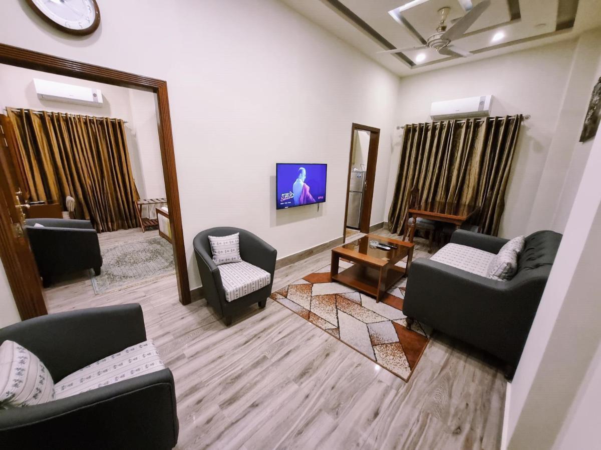 Hayyat Luxury Hotel Suites 라호르 외부 사진