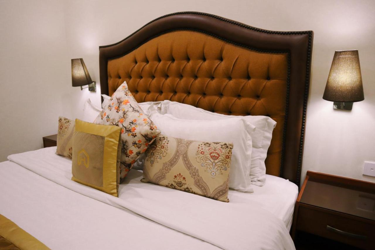 Hayyat Luxury Hotel Suites 라호르 외부 사진