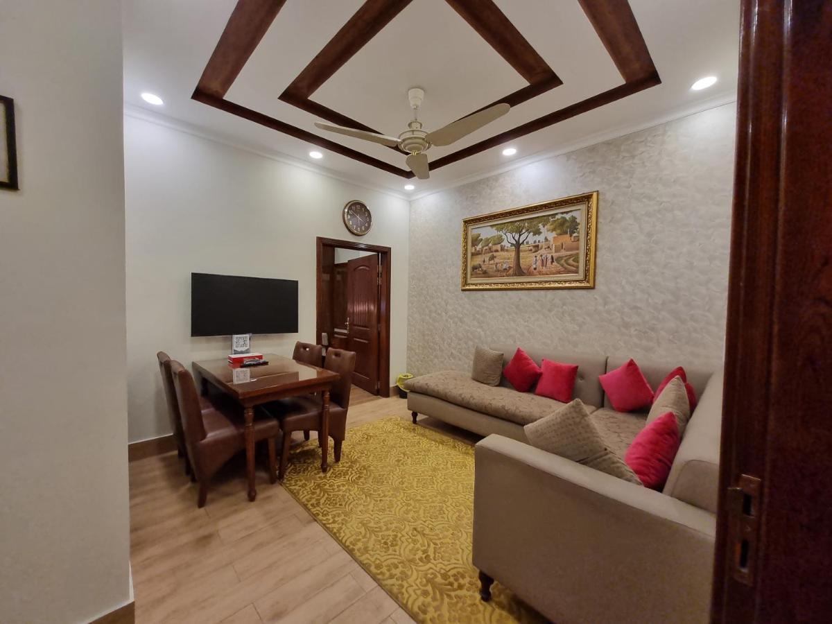 Hayyat Luxury Hotel Suites 라호르 외부 사진