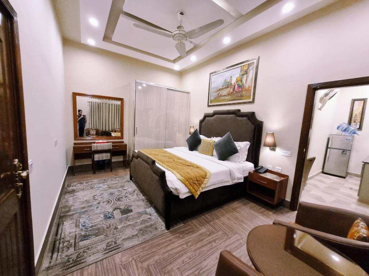 Hayyat Luxury Hotel Suites 라호르 외부 사진