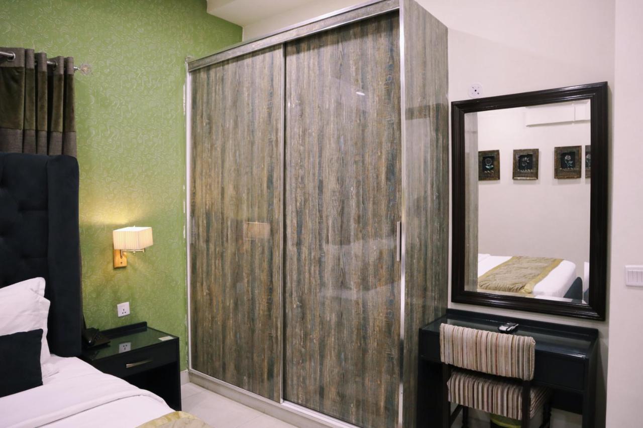 Hayyat Luxury Hotel Suites 라호르 외부 사진