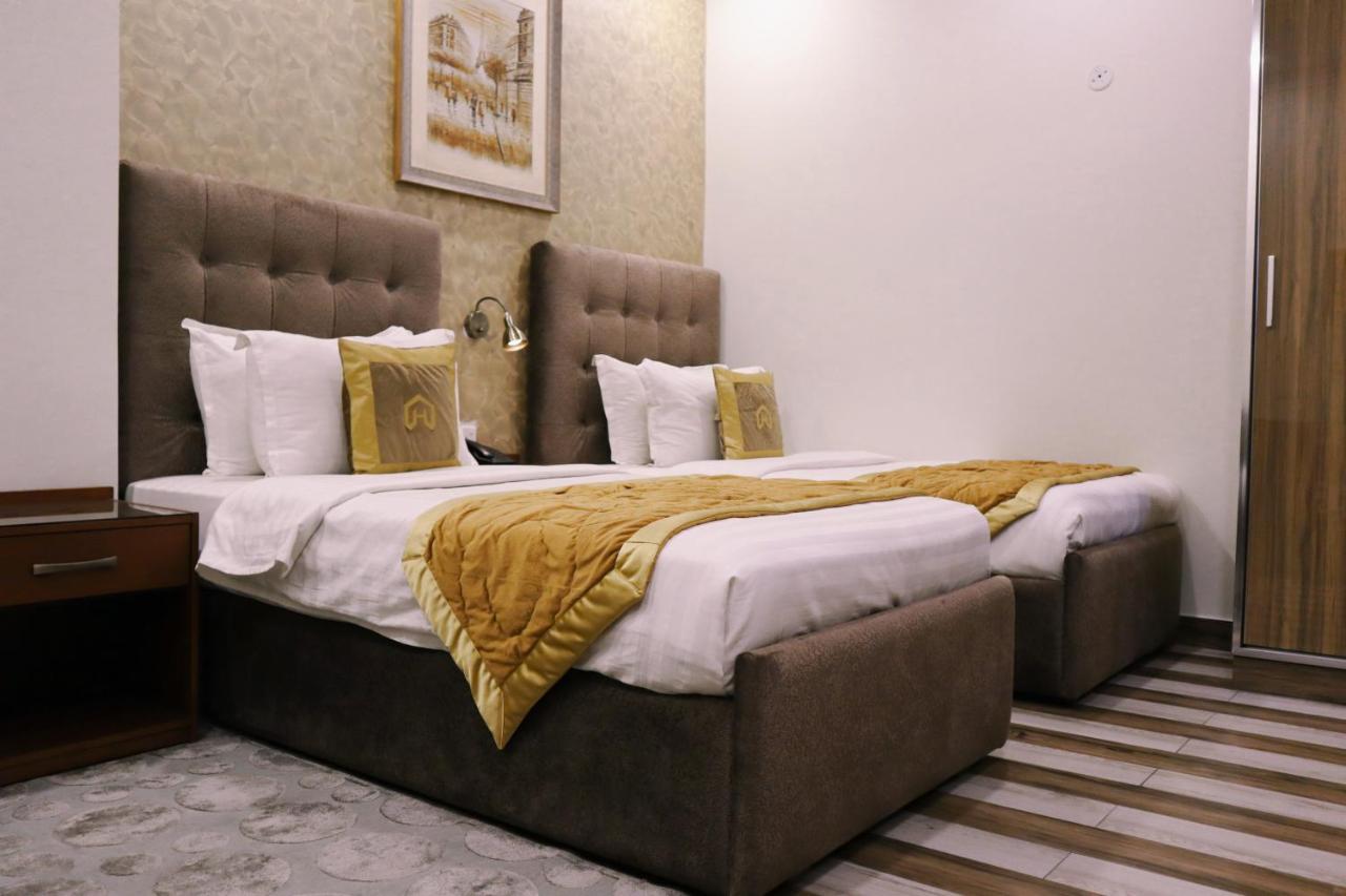 Hayyat Luxury Hotel Suites 라호르 외부 사진