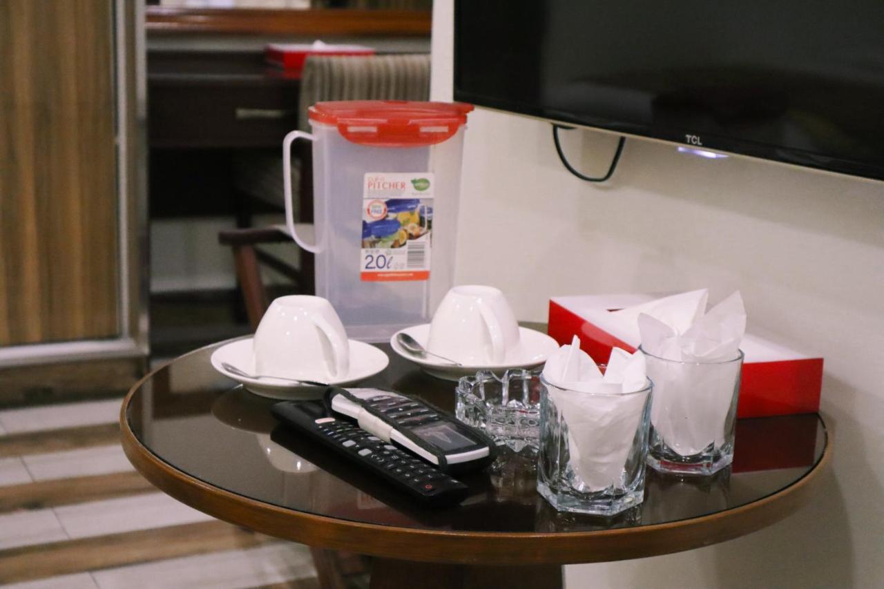 Hayyat Luxury Hotel Suites 라호르 외부 사진